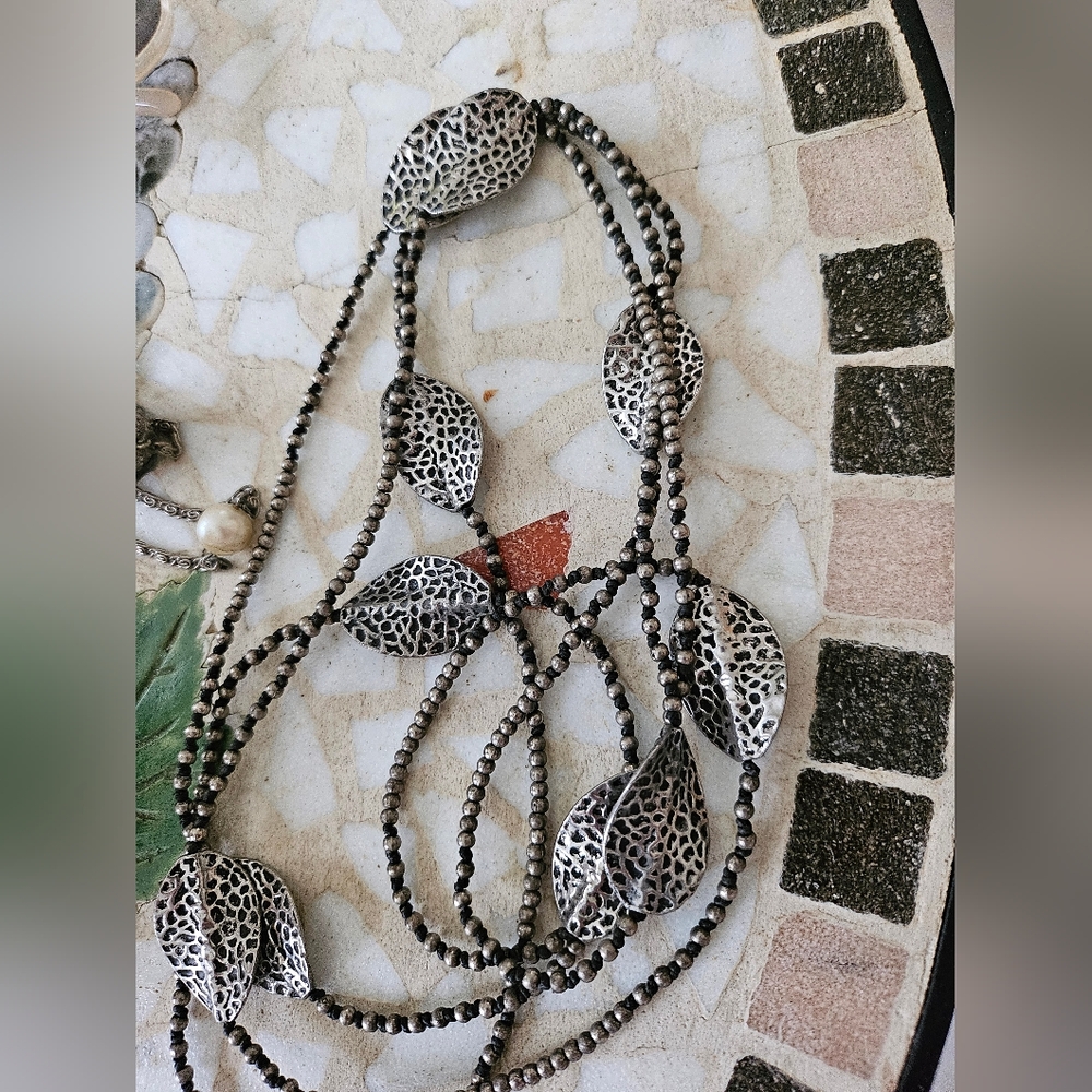 ♡ Long Silver Tone Beaded Necklace with Leaf Detailing♡